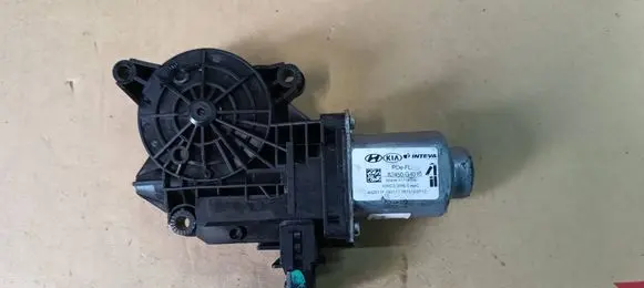 Hyundai i30 Front door window regulator motor 82450G4010 402911F