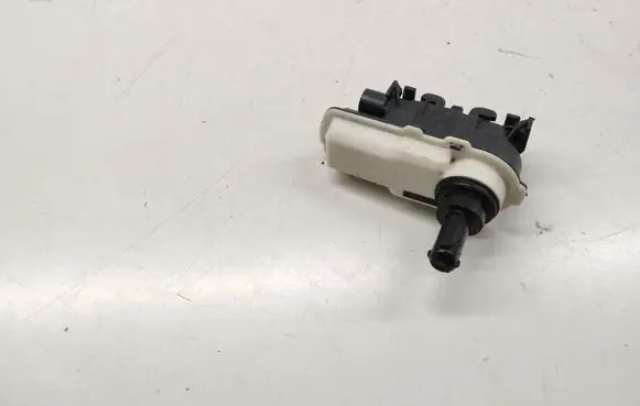 Audi A5 Fuel tank cap lock 8B3810773