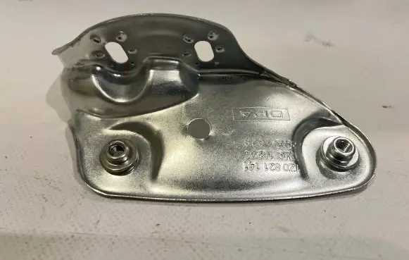 Skoda Octavia Mk2 (1Z) Fender mounting bracket 1Z0821141 88210942602