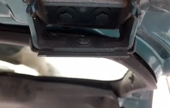 Ford Focus Tailgate/trunk/boot hinge