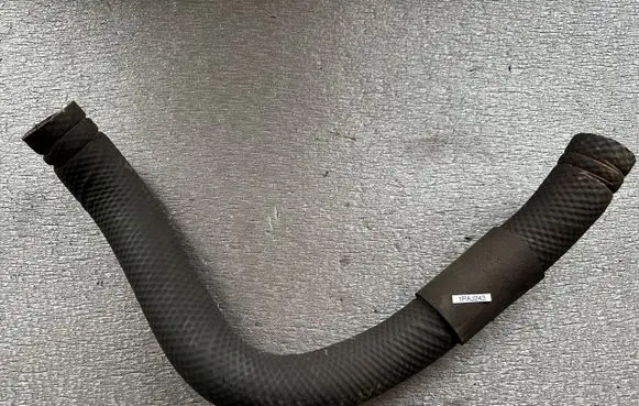 Coolant pipe/hose