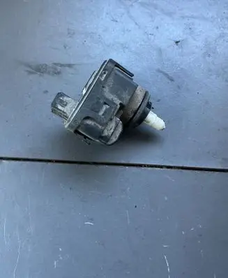 Volkswagen PASSAT B5 Headlight level adjustment motor 