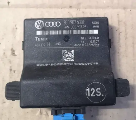 Volkswagen PASSAT B6 Gateway control module 3C0907530E 404339 3C0907951