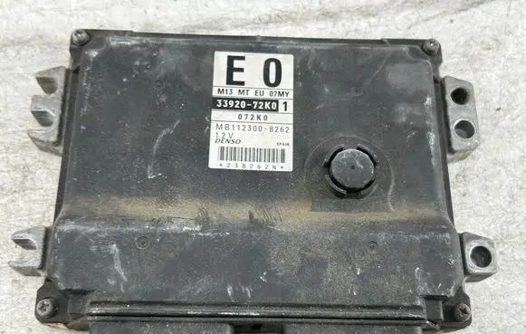 Suzuki Swift II Engine control unit/module 3392072K0 072K0 MB1123008262