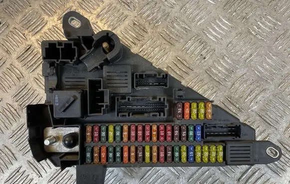 BMW 5 E60 E61 Fuse module 6906618 518956040