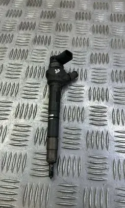 Volkswagen PASSAT B7 Fuel injector 03L130277Q