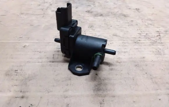 Citroen C4 II Vacuum valve 9688124580