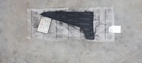 Seat Leon (5F) Front grill