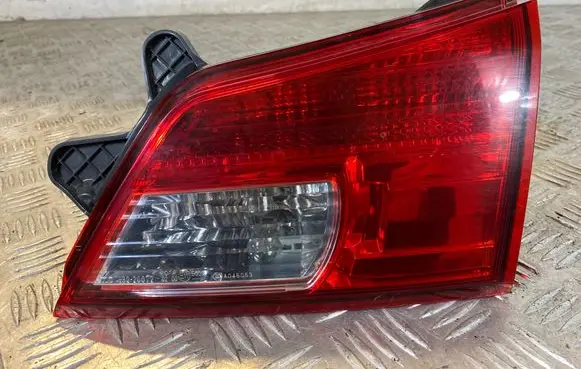 Subaru Legacy Tailgate rear/tail lights 13220072