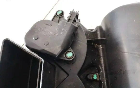 Chrysler Pacifica Air flap motor/actuator 04885465aa