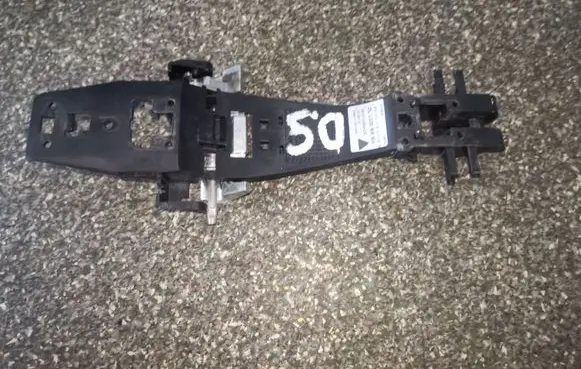 Rear door exterior handle/bracket