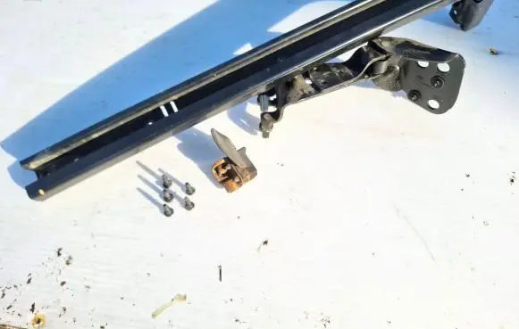 Ford Grand C-MAX Rear door upper hinge AM51U26801AH AM51U25005AC