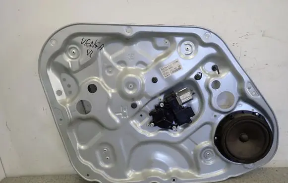 KIA Venga Front door window regulator with motor 82470-1P010