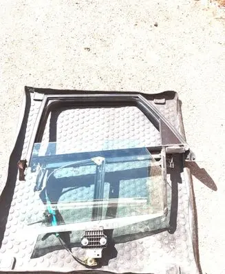 Rear door manual window regulator