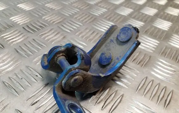 Honda FR-V Rear door lower hinge