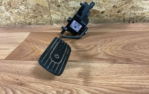 Nissan Note (E11) Accelerator throttle pedal 18002AX70B 0912C 00391