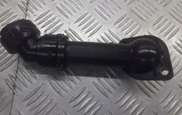 Volkswagen PASSAT B5.5 Engine coolant pipe/hose 038121121