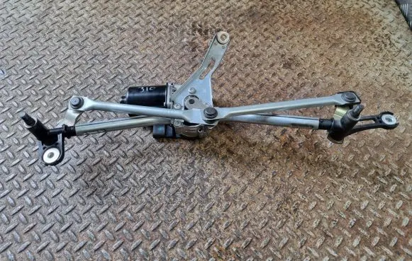 Volvo XC60 Front wiper linkage and motor W000078602 W000079537 32282226