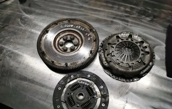 Volkswagen Caddy Clutch set kit 322048210 038105273E