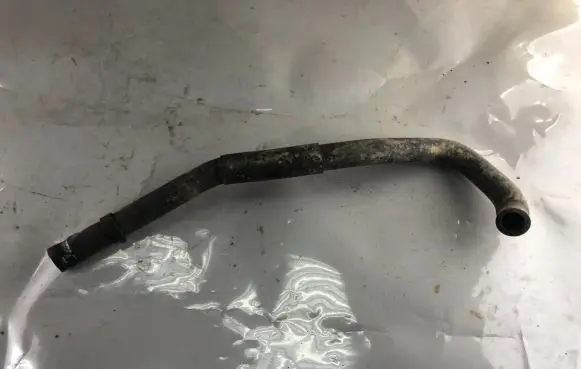 Nissan Patrol Y61 Engine coolant pipe/hose