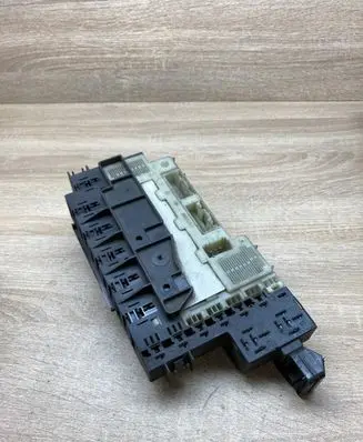 Renault Clio II Fuse module 7700411319C 6036702 BMTN2