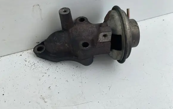 Toyota Avensis T220 EGR valve 2562027060