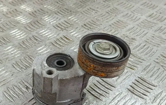 KIA Sorento IV Generator/alternator belt tensioner