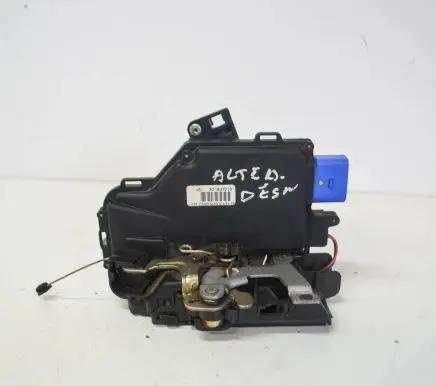 Seat Altea XL Front door lock 3C1837016