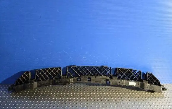 Rear bumper mounting bracket
