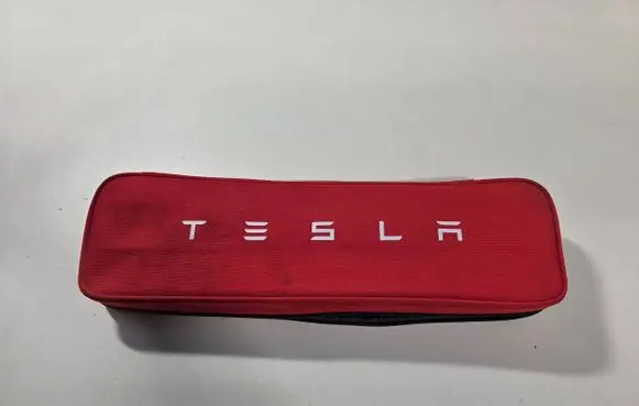 Tesla Model 3 First aid kit P1475076-00-C