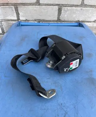 Rear seatbelt