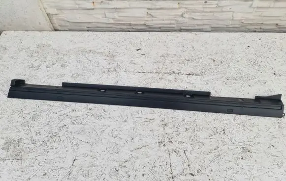 Lexus UX Sill