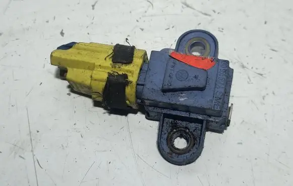 Volkswagen Golf V Airbag deployment crash/impact sensor 1K0955557A