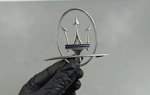 Maserati Quattroporte Manufacturer badge logo/emblem 