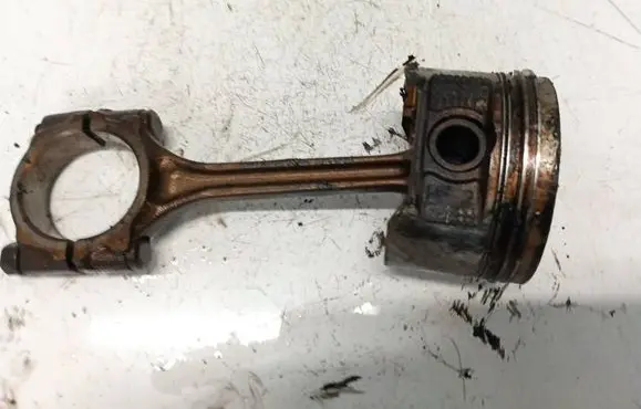 Honda Civic Piston with connecting rod 