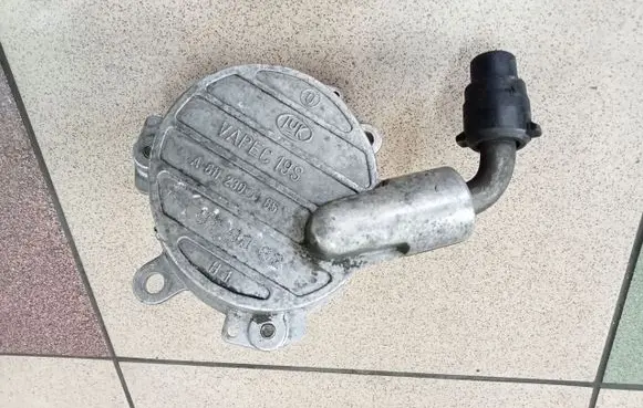 Mercedes-Benz CLK AMG A208 C208 Vacuum pump A61123065
