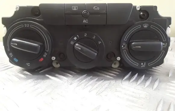 Skoda Octavia Mk2 (1Z) Climate control unit 1Z0820045A