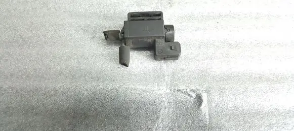 Ford Mondeo MK IV Vacuum valve 70400600