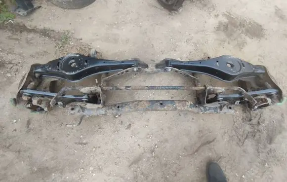 Volkswagen Touran I Rear subframe 