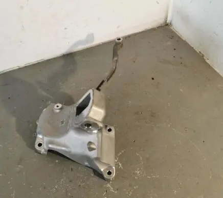 Mercedes-Benz S C217 Engine mounting bracket A1762231700 A1762200000