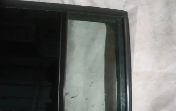 Volkswagen Touran II Rear vent window glass 