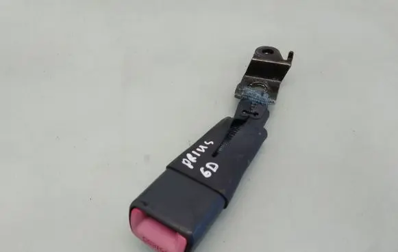 Toyota Prius (NHW20) Rear seatbelt buckle