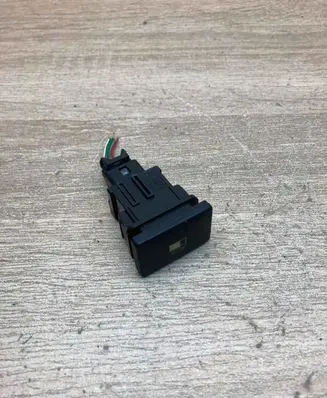 Toyota Avensis T250 Fuel tank opening switch 15C252