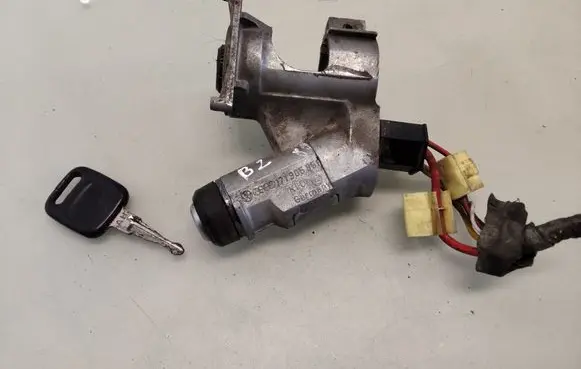 Audi 80 90 B2 Ignition lock 171905851
