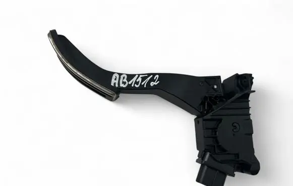 Accelerator throttle pedal