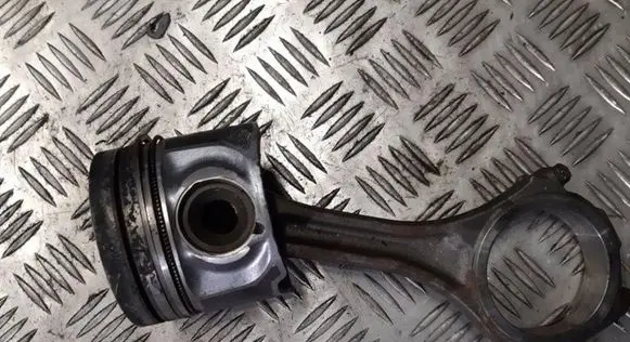 Audi Q7 4L Piston with connecting rod 83L57