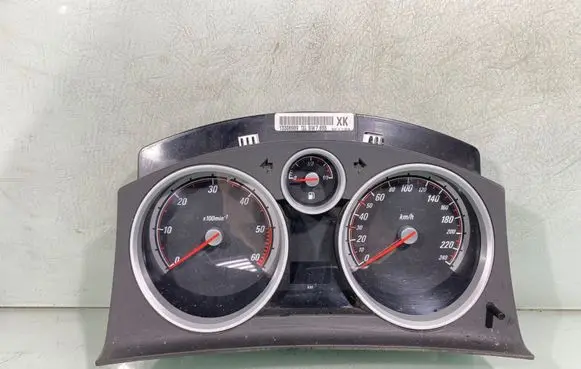 Opel Zafira B Speedometer (instrument cluster) 13308989