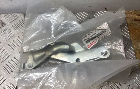 Toyota Avensis T220 Engine bonnet/hood hinges 5342005021