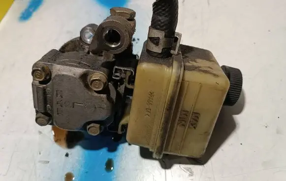 Mazda 6 Power steering pump
