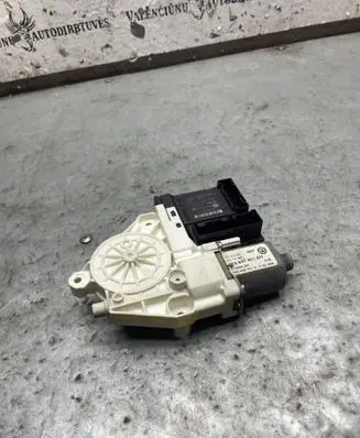 Volkswagen Golf V Front door window regulator motor 1K5837401AH 1K0959701P 973564351